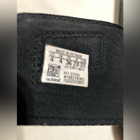 Boys Adidas slides - Picture 4 of 5